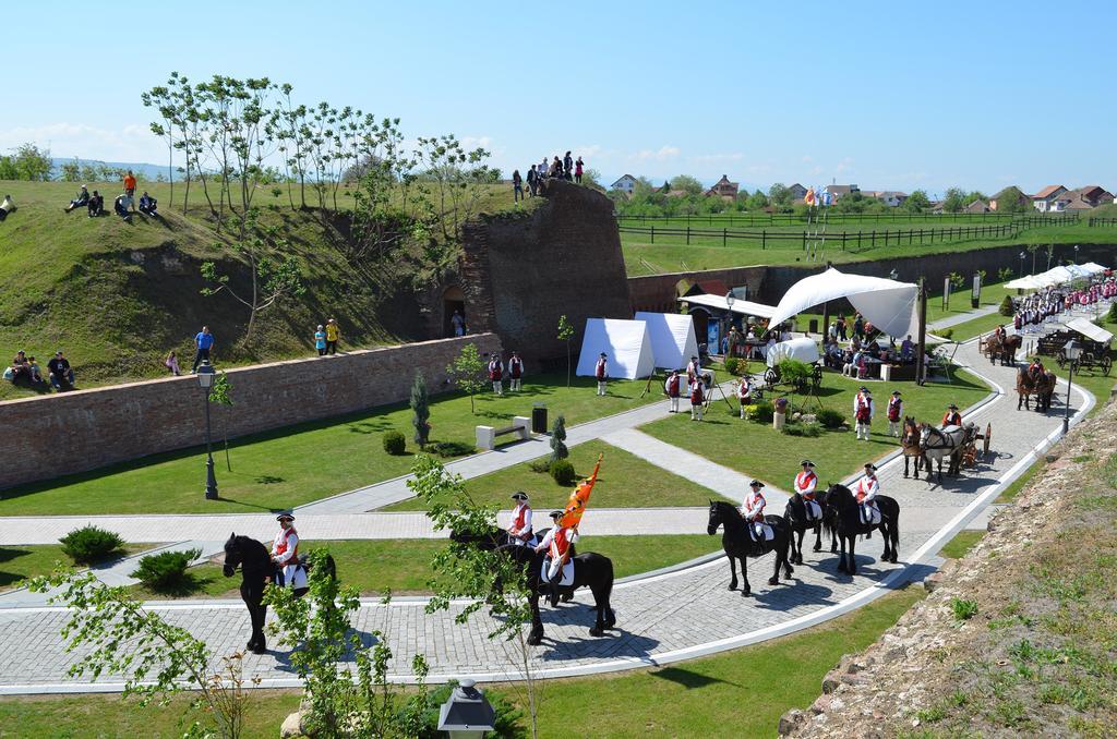 Hotel Medieval Alba Iulia Bagian luar foto
