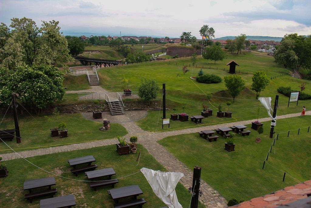 Hotel Medieval Alba Iulia Bagian luar foto